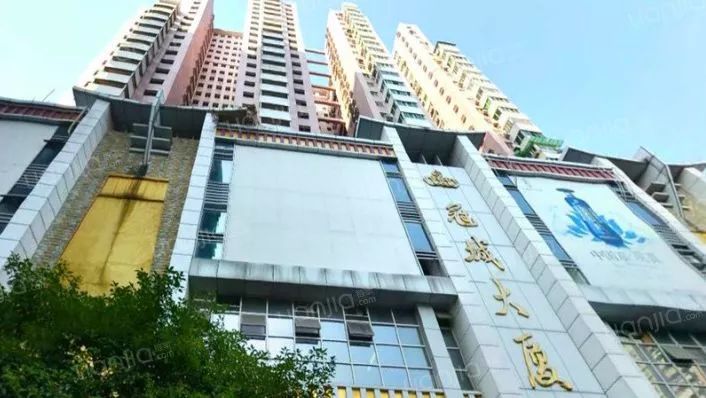图片来源:链家冠城大厦五楼以上的住宅,ab座和cd座有明显反差,虽然