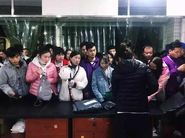 
原创
“包邮区”最大的快递驿站：昆山苹果代工厂百万包裹里的万种人生


