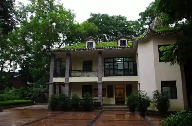 曾公馆曾公馆原名"曾庐,原为曾子唯先生的别墅,建于1938年,中西合璧