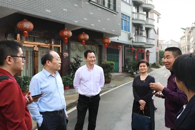 新华每日电讯总编率队采访报道垃圾分类丨金东经验能够落地值得推广