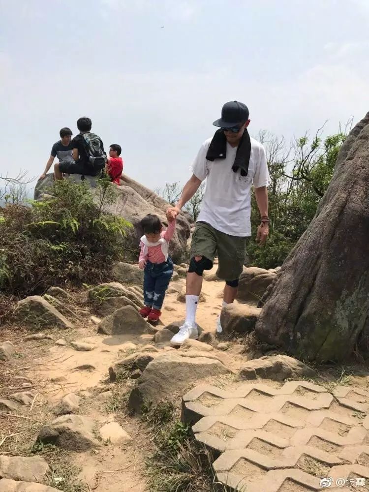 裸体女人爬雪山猜成语(3)