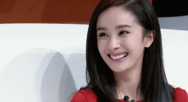 那么去美甲店就是非常奈斯的选择啦 不仅不用占家里的空间 国际知名