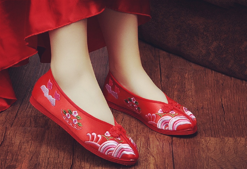 古代女子绣花鞋是怎么来的?为何说绣花鞋是中国女性特