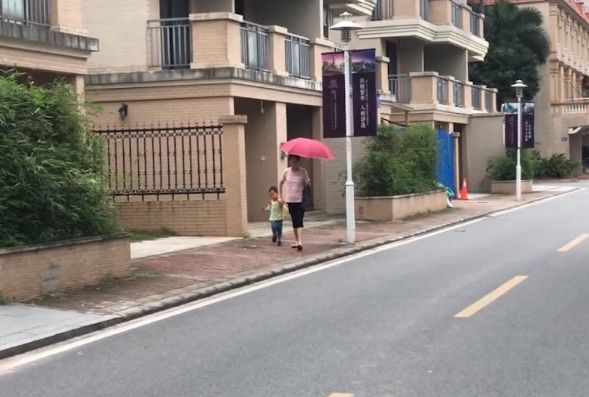 愁!花大价钱买的“学区房”,十几年来学校连个影都没有
愁!花大价钱买的“学区房”,十几年来学校连个影都没有