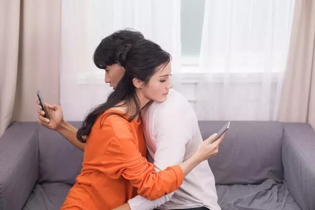 变丑的原因找到了!我们都是“低头”族,不许说话不许动…… 乐虎国际官方网页
