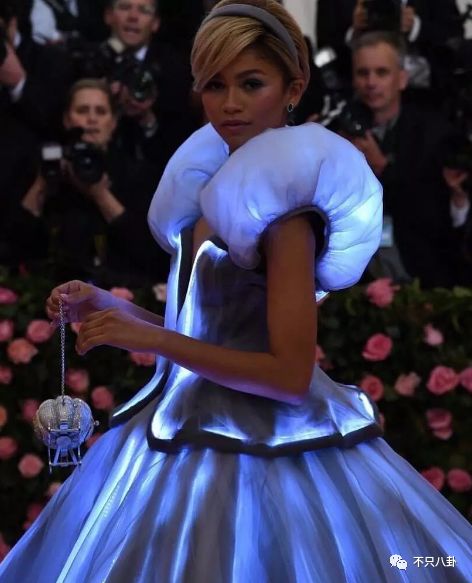 发光灯笼裙 d1c4eef73cb74007982ac274a54838ae.jpeg