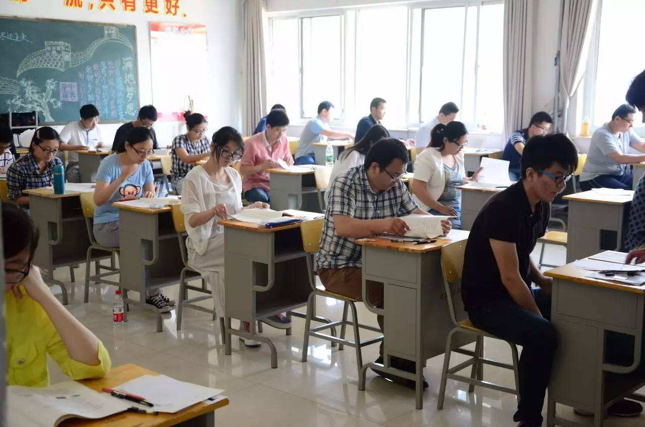 
原创
2019年国家公务员开始补录，空缺多达3000人，原因主要有3点


