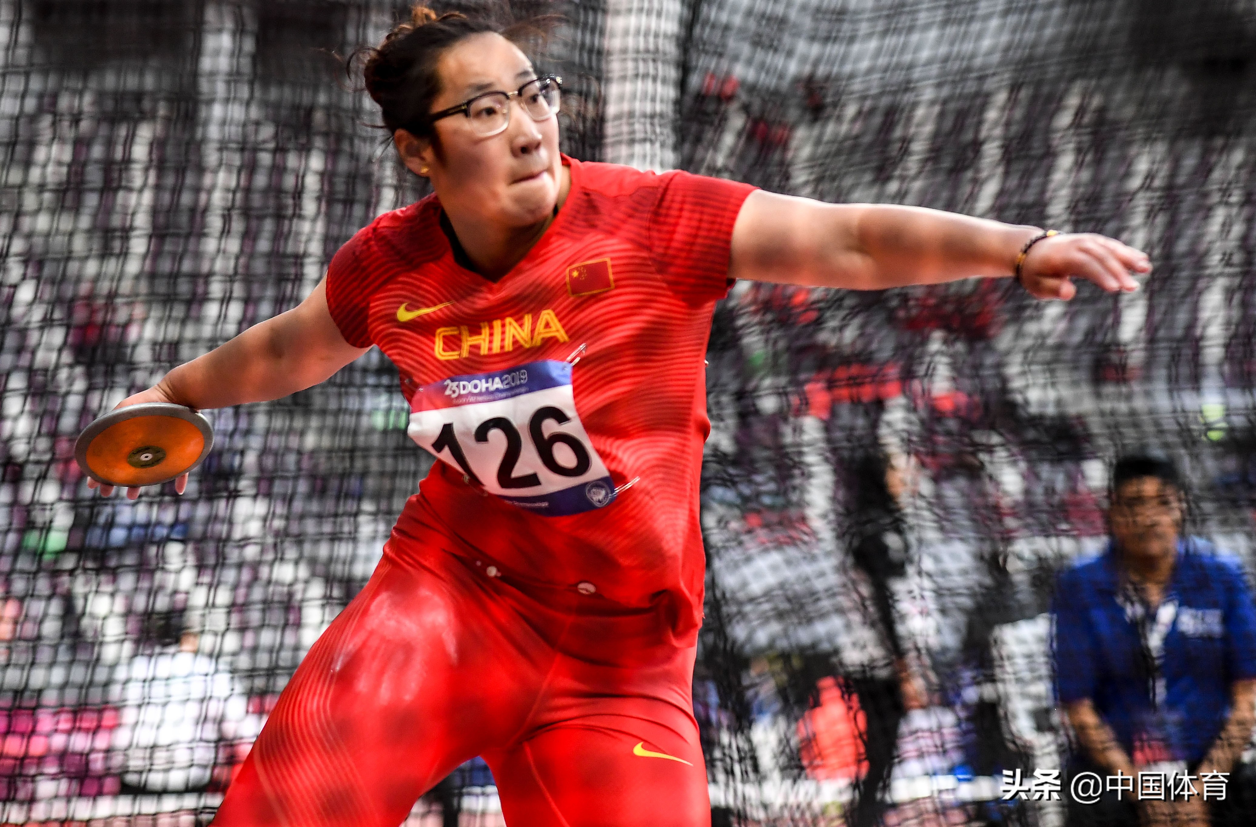 在女子铁饼决赛中,中国选手冯彬以65米36的成绩夺得冠军并打破赛会