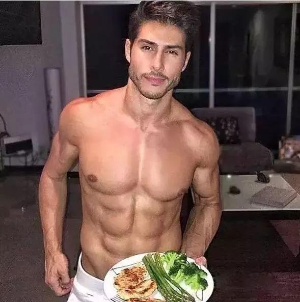 妹子有个会做饭的肌肉男友，是一种什么体验？