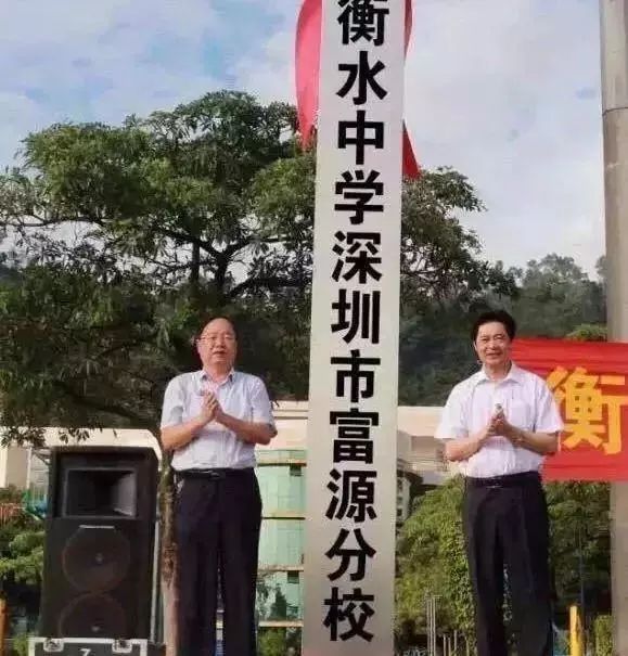跨省争抢大学名额?多名“高考移民”从衡水一中转入这里…
跨省争抢大学名额?多名“高考移民”从衡水一中转入这里…