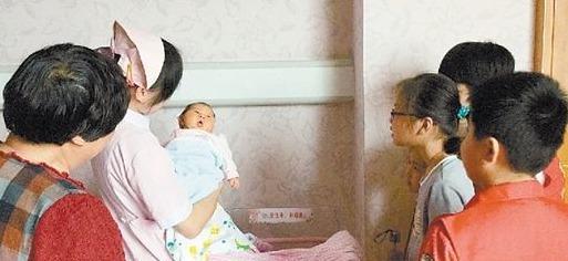                     十个月孩子成痴呆儿, 只因妈妈放衣服的一个习惯! 妈妈注意了!