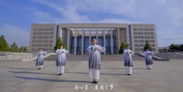 
“老师，我坚持不住啦！”抖音点赞百万余次，这首化学改编歌太6


