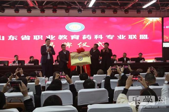 
2019职教周｜青岛经济职业学校成现代学徒制试点标杆


