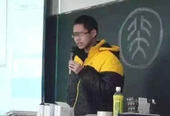 
北大学霸弑母、与x工作者同居：“好孩子”残忍杀死自己的妈妈。


