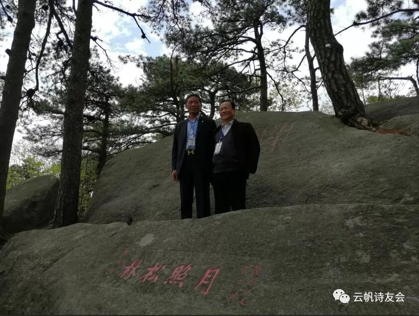 李金龙莫叹诗学百年废,衣钵浔阳动地吟.舵掌滩头脱胎骨,旗擎江