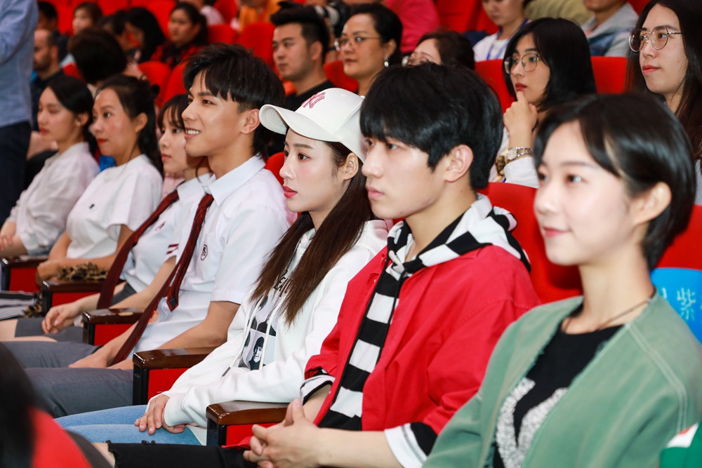 
网剧《我是班主任》在合肥开机


