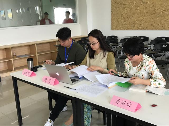 2019毕业季:大学生毕业答辩注意4个细节,老师们纷纷亮“绿灯”
2019毕业季:大学生毕业答辩注意4个细节,老师们纷纷亮“绿灯”