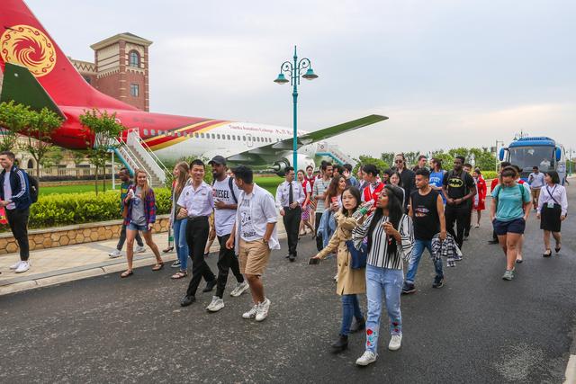 
柬埔寨美女诵诗词留学生天航“涨姿势”


