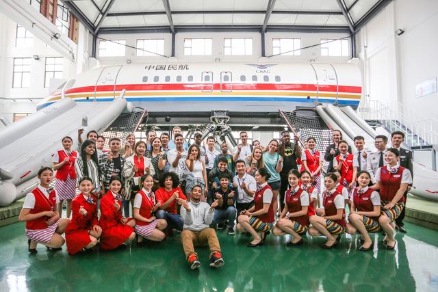 
柬埔寨美女诵诗词留学生天航“涨姿势”


