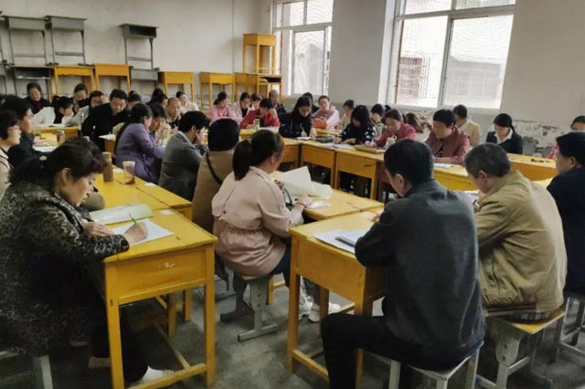 
邓州市六高中举行期中总结分析大会


