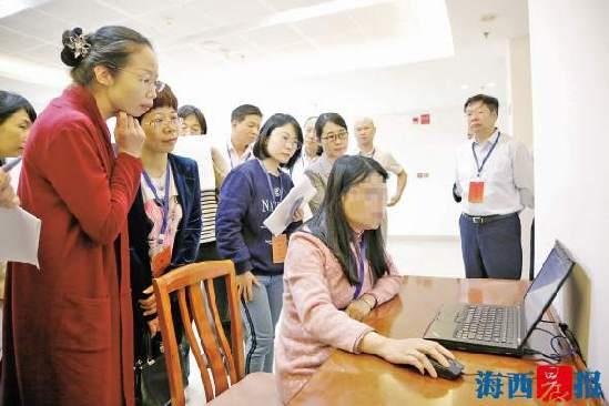探访公务员考试阅卷现场,5月24日可查省考成绩
探访公务员考试阅卷现场,5月24日可查省考成绩