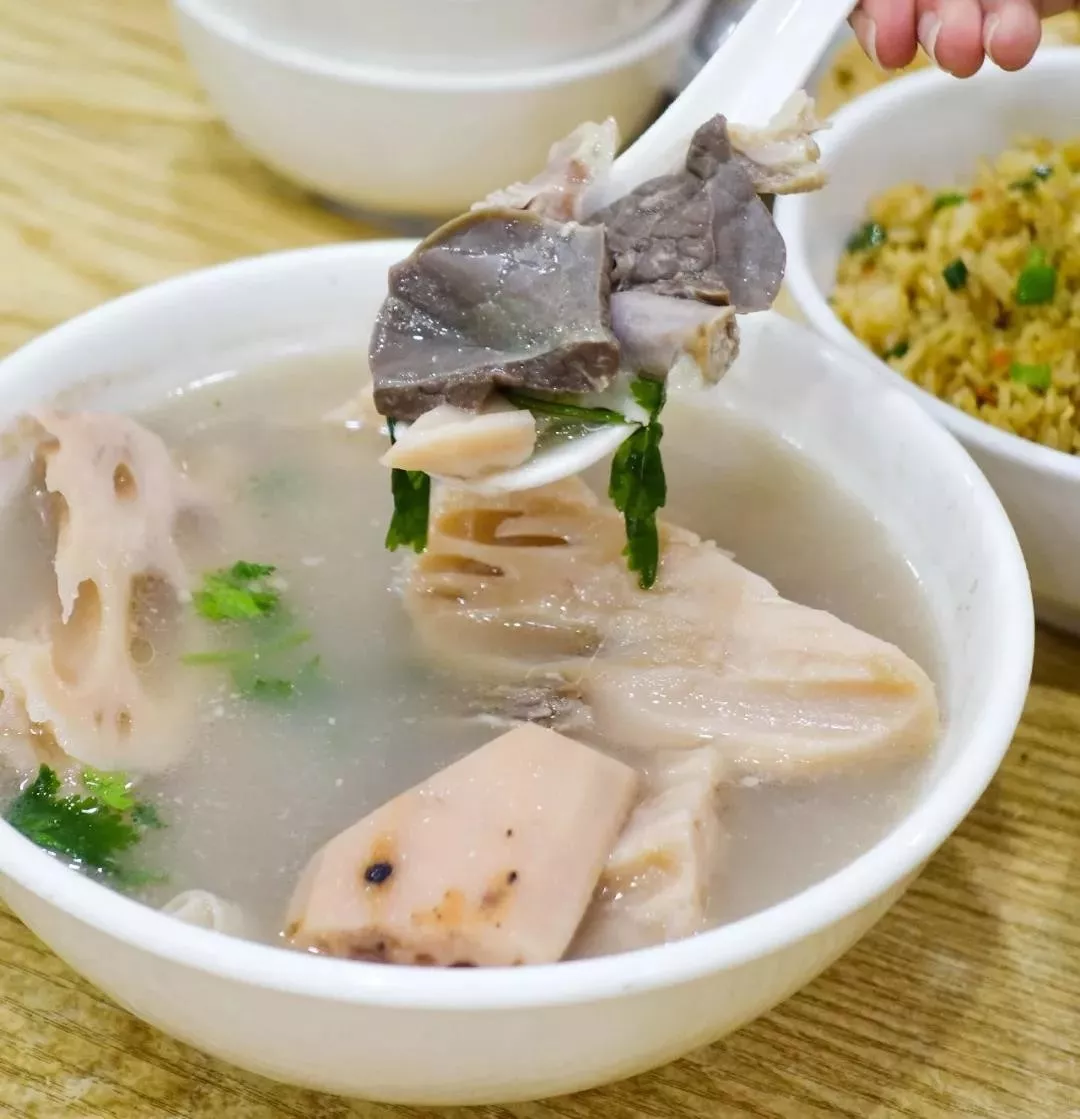 莲藕汤 1db9b72754854999945f55d192cf433f.jpg