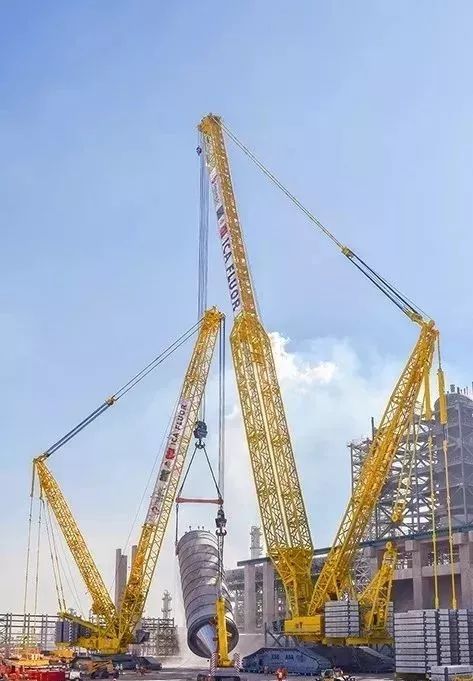 世界最高履带式起重机,可吊起3000吨重物,主臂长248米!