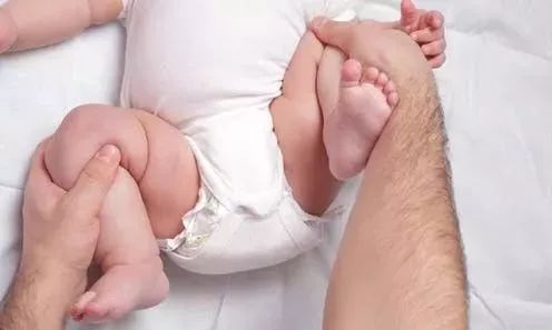                     孩子半夜突然说腿好痛，医生却说......