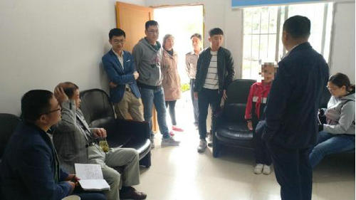 
泸州市福利院院长徐先彬带队到黄坭镇探访省批孤儿学习生活情况


