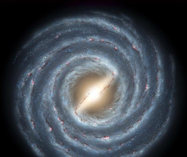 如果从咱们地球上看夜空中的银河系就像是围绕整个天空的银色环带