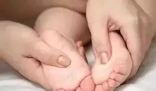                     孩子半夜突然说腿好痛，医生却说......