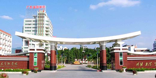 
广东各大学校门口大对比！没有对比就没有伤害！


