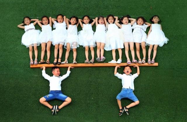 
原创
幼儿园最美毕业照，父母看了偷着乐，大学生看了也羡慕


