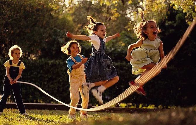 刚学会走路就跳霹雳舞猜一成语_木猜一成语疯狂看图(3)