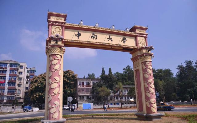 
大学简称戏也多，6所大学都想抢简称，到底谁才是正牌？


