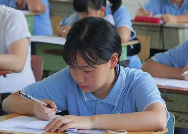 高三学生平时才考350多分,高考只有30天还有希望吗?
高三学生平时才考350多分,高考只有30天还有希望吗?