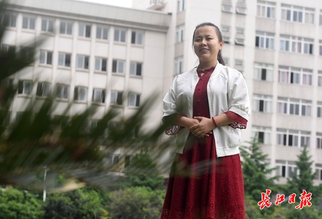 
“除了看不见，什么都能做”，武汉学子黄莺成全国大学生年度人物



