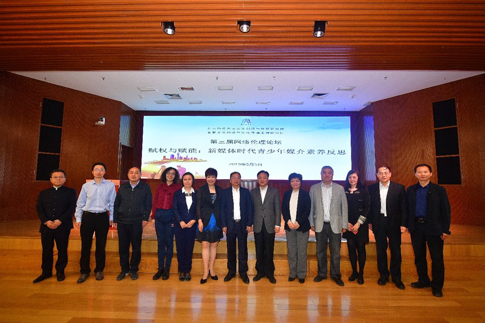 
研究数据显示赋权与沟通使孩子在新媒体时代受益


