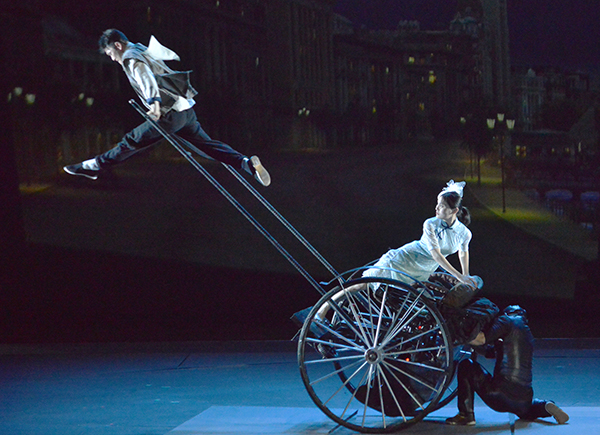 杂技如何表现战争题材？海派杂技剧《战上海》给出了答案