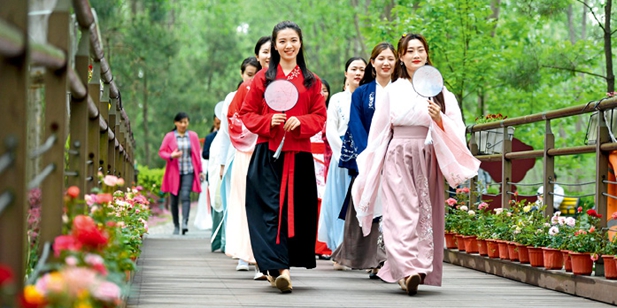 徐娇:推广汉服 传播传统文化 在线成人动漫