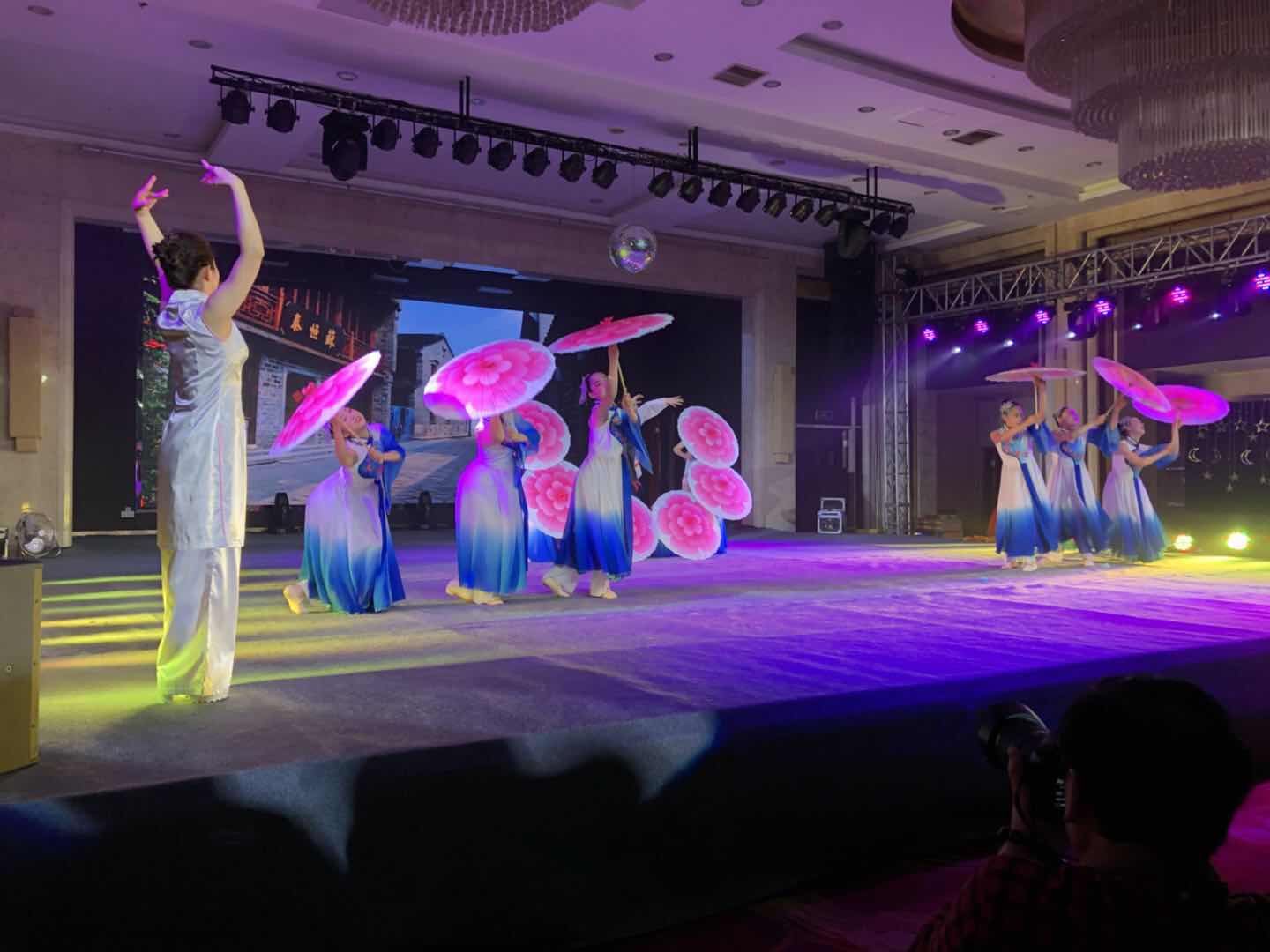 
这些特殊孩子的汇演看哭老师


