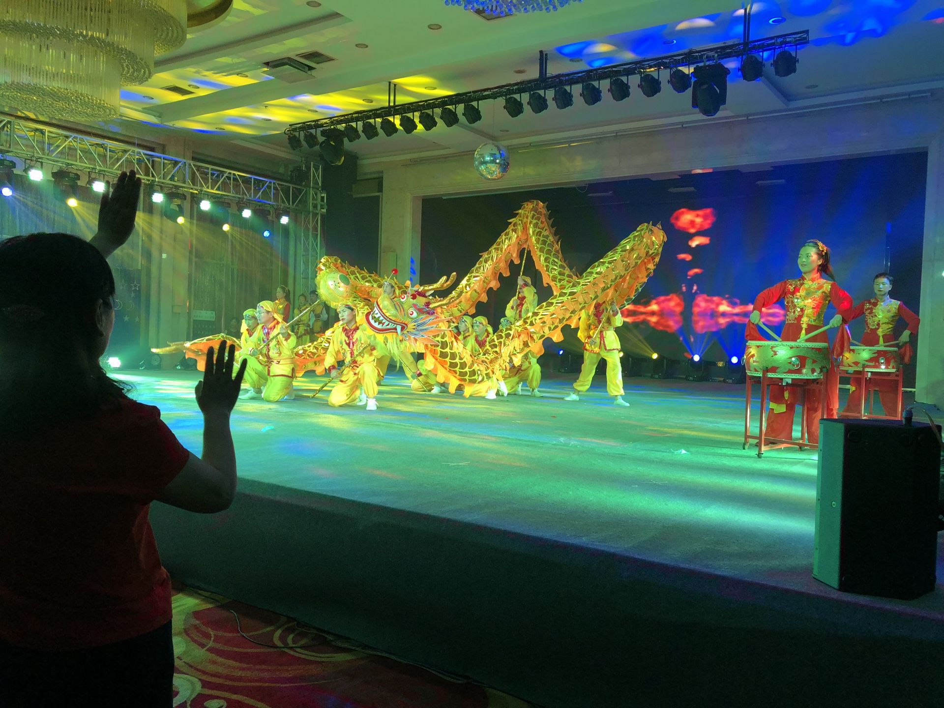 
这些特殊孩子的汇演看哭老师


