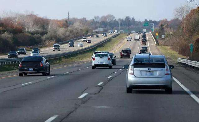 如何正确的超车变道 51c68c3de6d44ace964a8d83399359b0.png