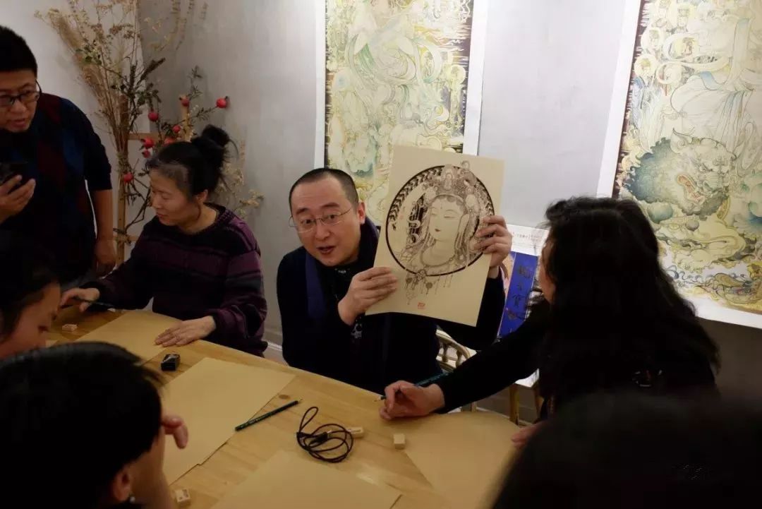 跟随插画师卢波老师学画佛面