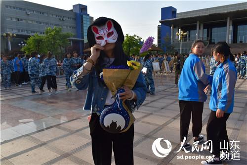 
山东交通技师学院“匠心如画技品展香”展销会暨“秋实”画展拉开帷幕


