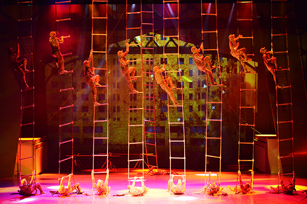杂技如何表现战争题材？海派杂技剧《战上海》给出了答案