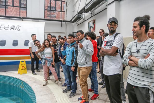 
柬埔寨美女诵诗词留学生天航“涨姿势”


