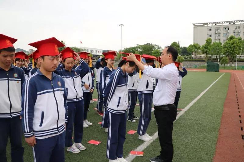 
原创
毛坦厂中学举行2019年十八岁成人礼：引导学生走好人生之路


