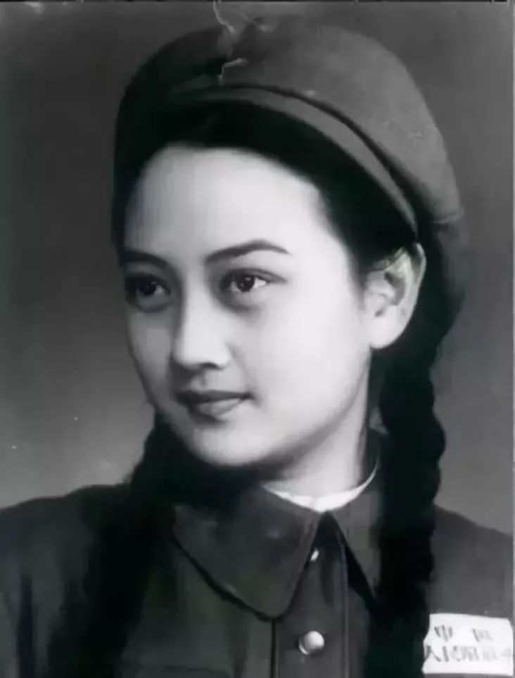 风流倜傥妩媚多情反特电影英雄虎胆魅力何在