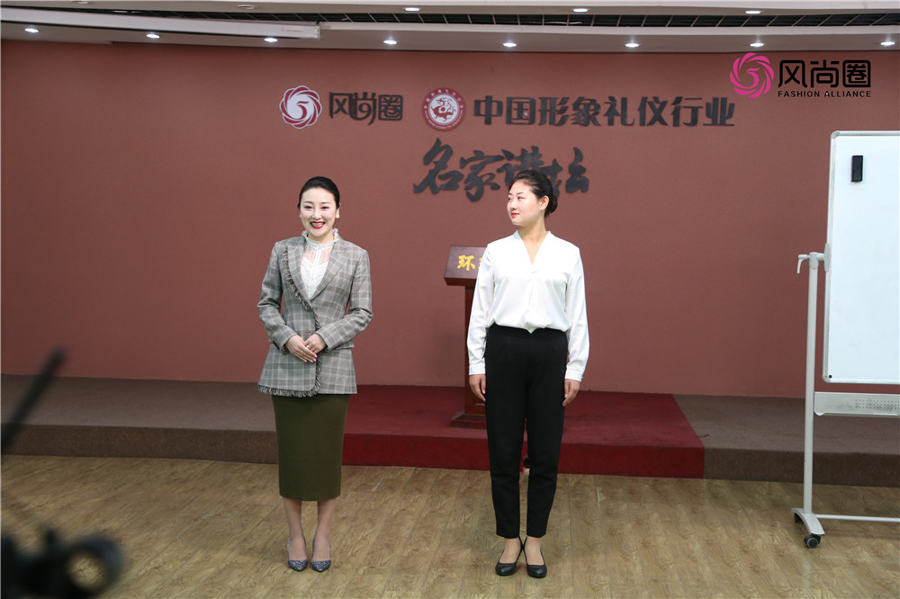 礼仪培训班:抖音上的礼仪培训怎么如此花哨